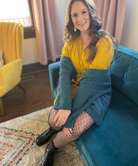 Ashleigh Burton nudes model picture