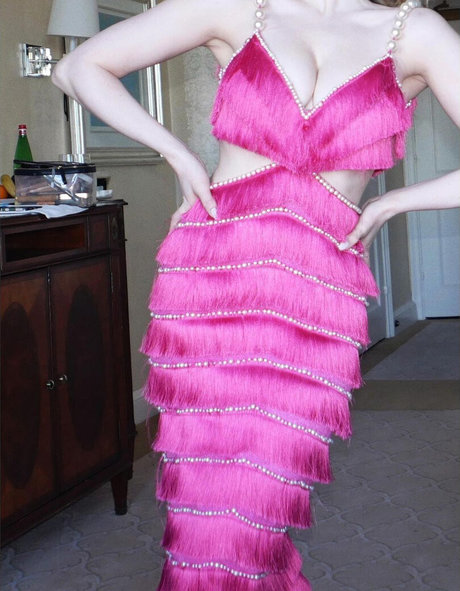 Elizabeth Gillies erotic model image