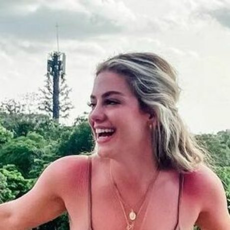 LuluLuvely model erotic pics