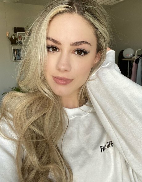 LuluLuvely star adult galleries