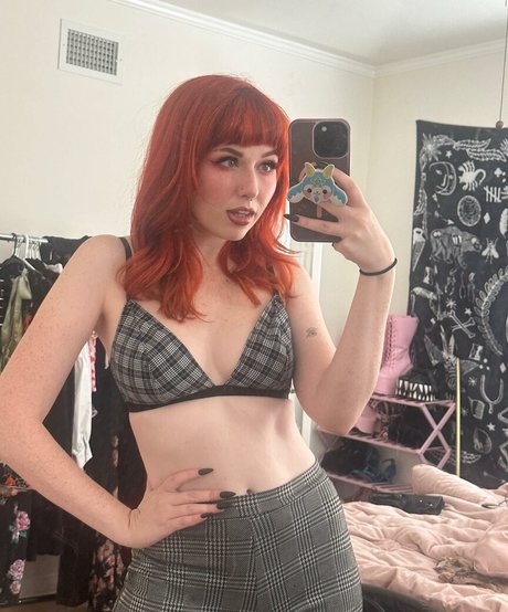 NotSaige sexy pornstar gallery