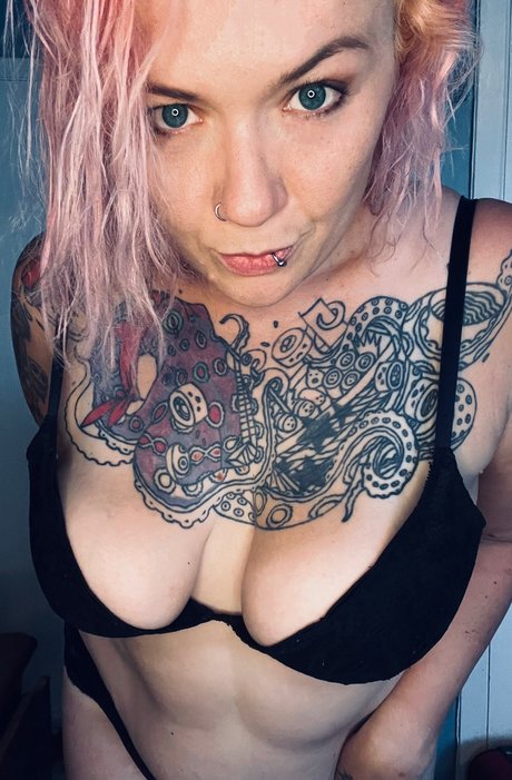 Ocean Girl nudes actress pics