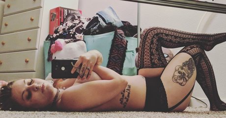 Nova Skye star sexy photos