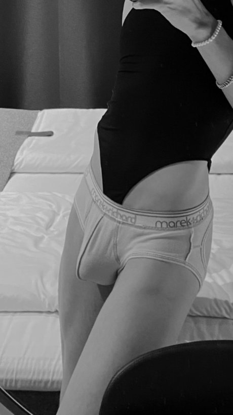 noel_ model naked picture