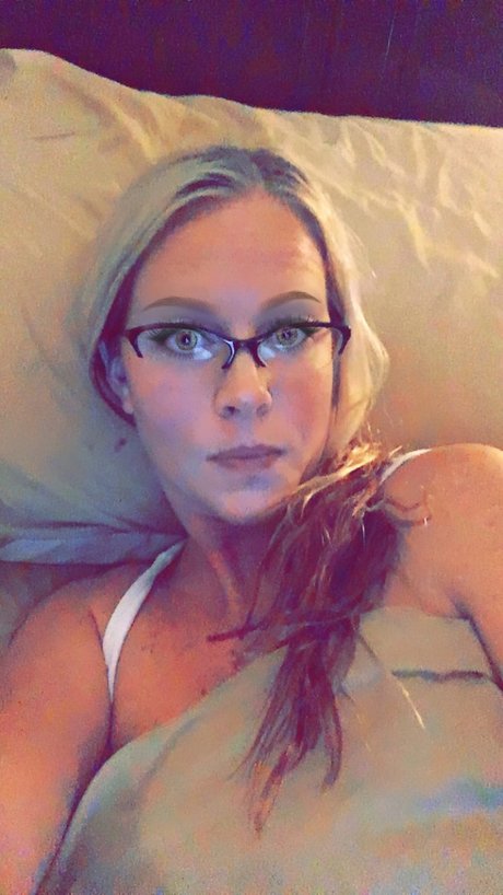 Nikki Lynx model xxx gallery