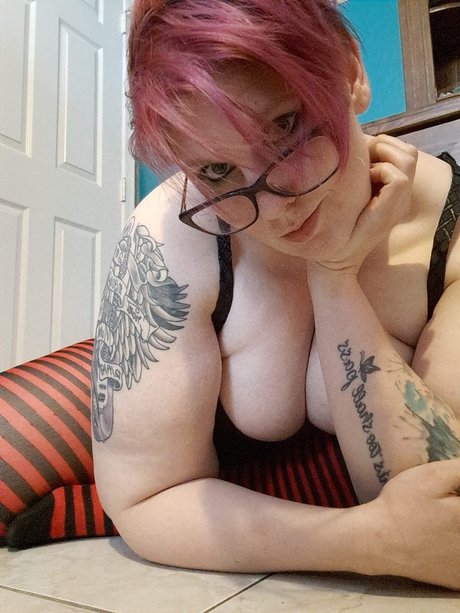 Penguincookie sexy model pic