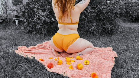 _PeachyPinup_ art model picture