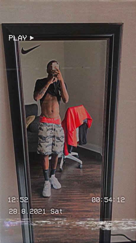 SEXYPaPi V model naked photos