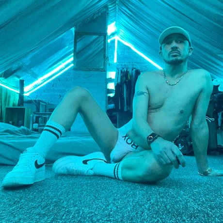 p4ulmcr model sexy image