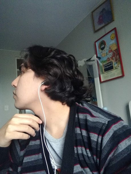 Ozzy Lunares model top img