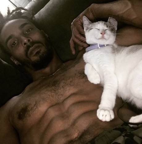 OnlyUs model pretty pic