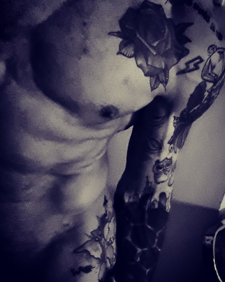 Dark Chanel sexy star img