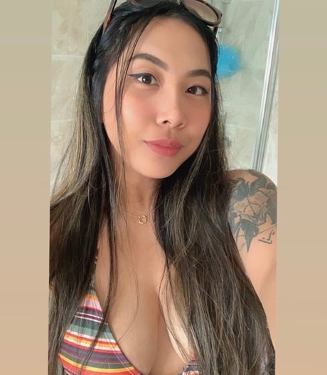 PrettyIrisInc star nude archive