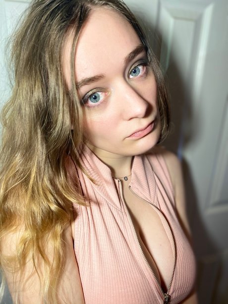 PrettyRonnie exclusive model photos