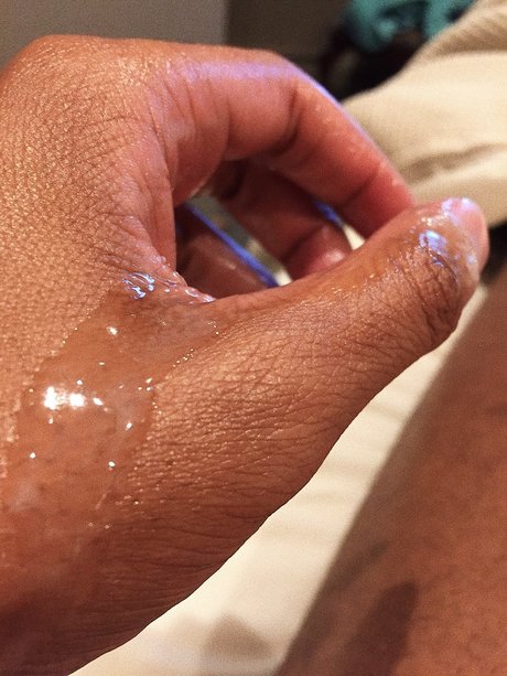 G O L D E N_ free model pictures