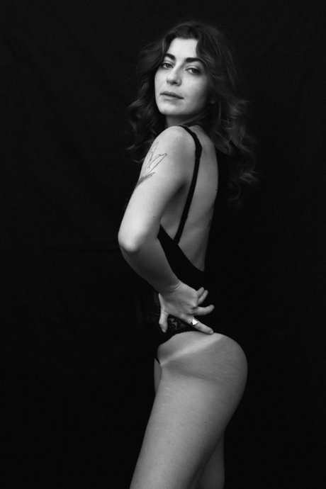 Amanda Potter art model photo