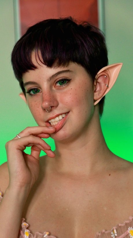 Poppy Mae_ hot actress gallery