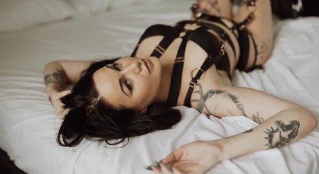 PoppyBanxx model hd images