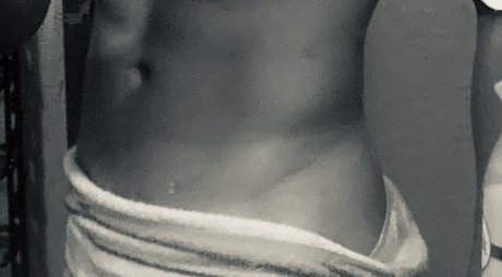 POppEr babe model image