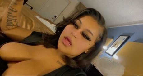 Pinkyy redd model top img