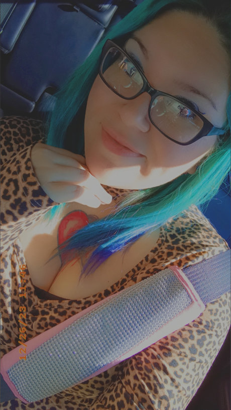 Skye Gonzalez naked actress picture