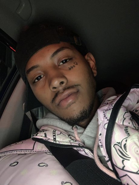 Pink Chanel Dior perfect pornstar photos