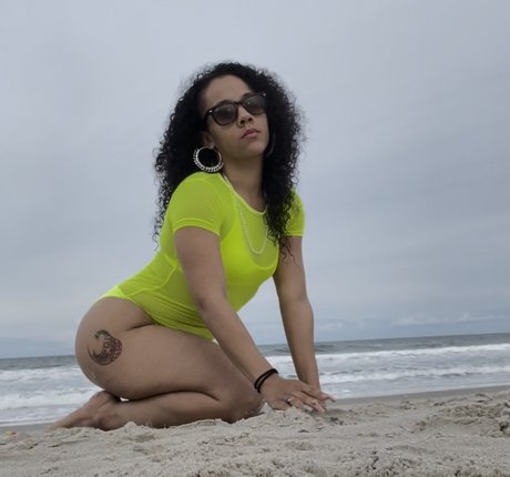 Pink smurf top actress pictures