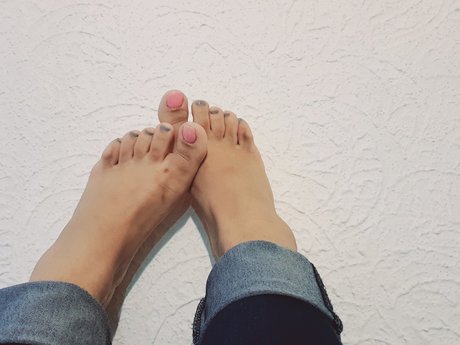 0nlypies model art picture