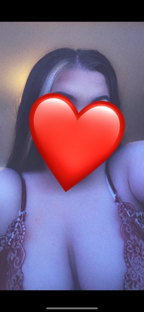 piercedqueen hot pornstar image