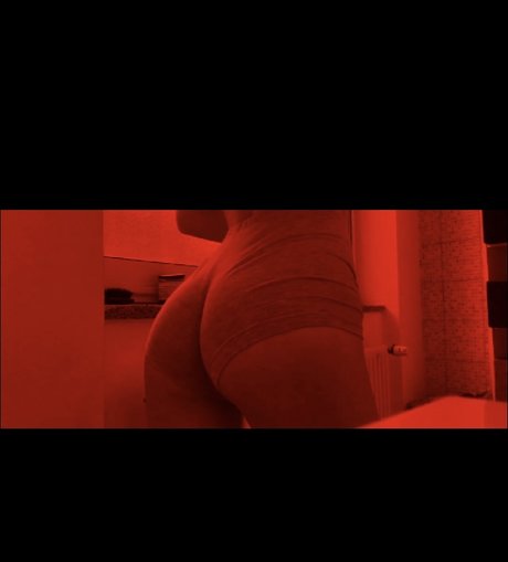 Petite Milou xxx model images