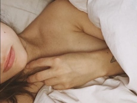 _Petite Sonja s evening routine_ model art photo