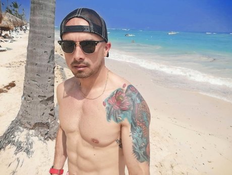 Roberto Perez Henriquez model porn photos