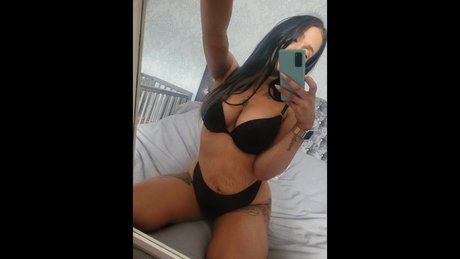 Queenred11 beautiful model pic