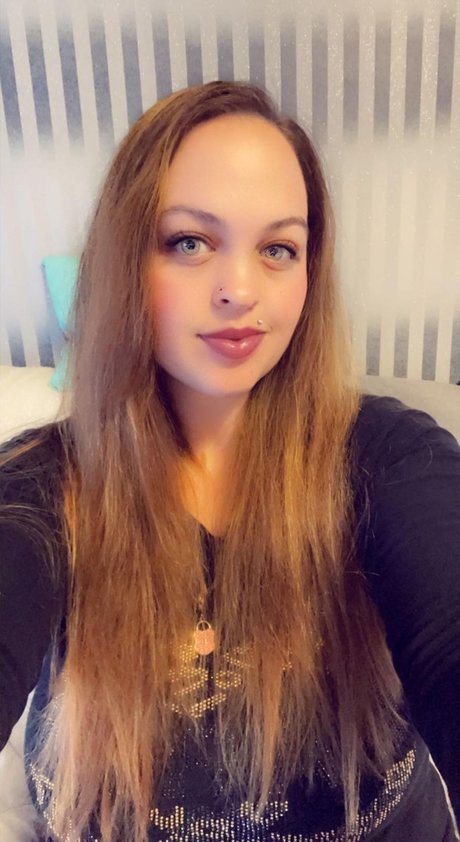 QueenSamantha pornographic actress image