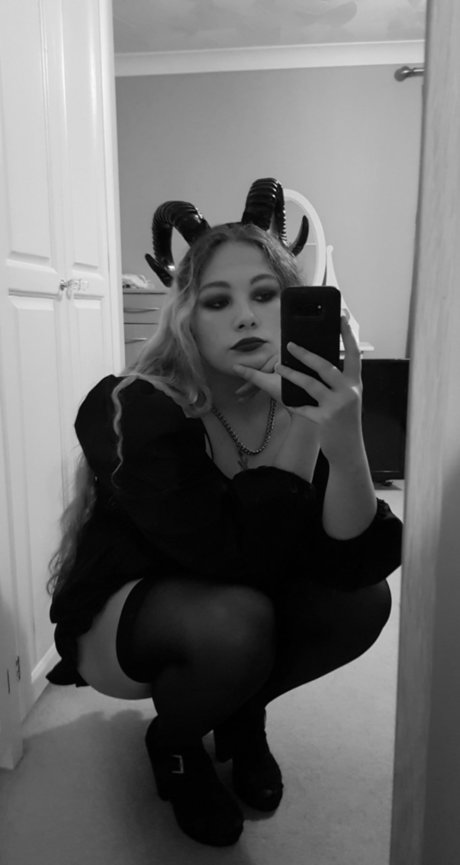 Hayden Calypso free_ high quality actress image