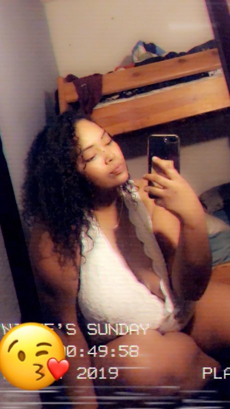 DeeBabyyy perfect model pics