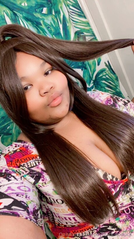 Fluffy Melons pretty model pictures