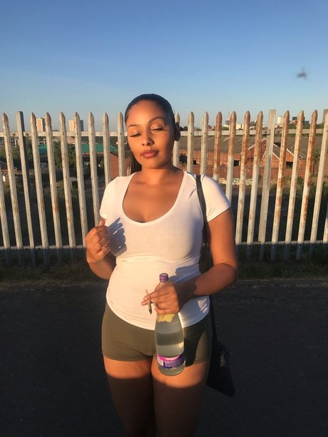 Remhoney model hd photo