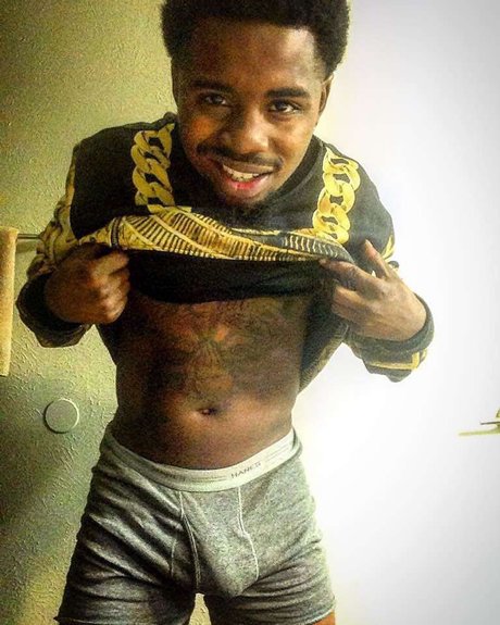 Darius Bates star sexy pics