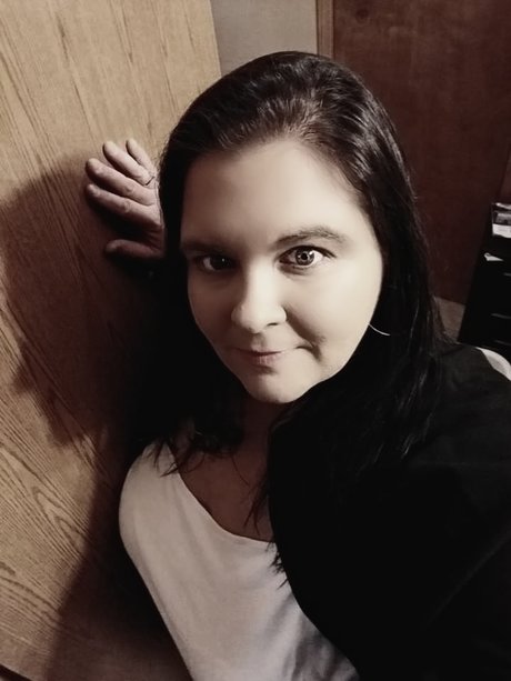 Antoinette Bella art model img