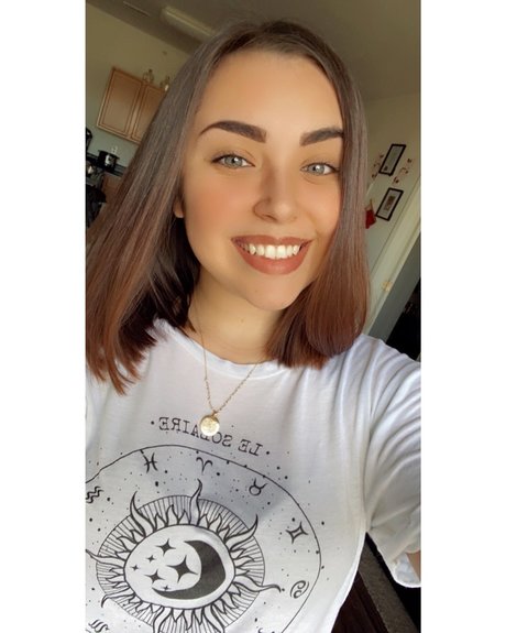 Pretty Scar Feet exclusive actress image