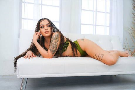 prettylillpotheadd nudes actress galleries