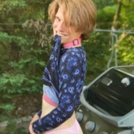 Riley Union naked star img