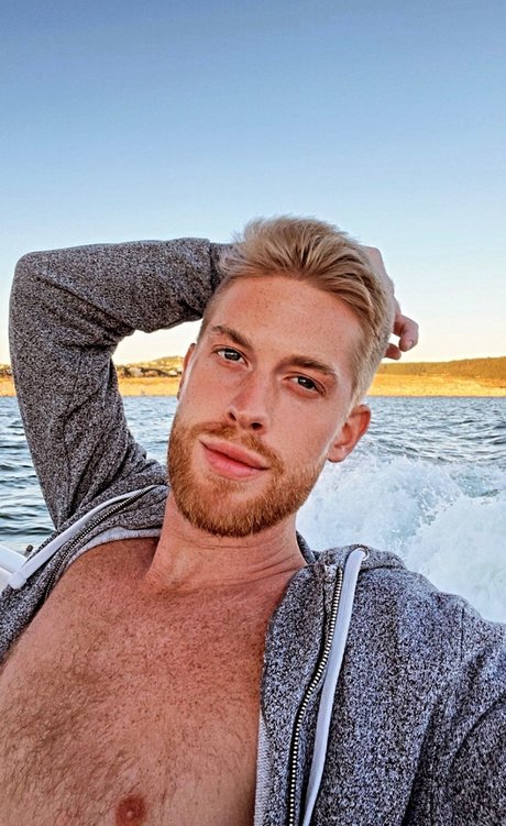 Riley Gray naked actress pictures