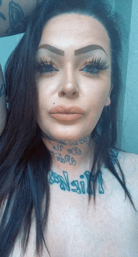 Phenix Reigns naked pornstar pics