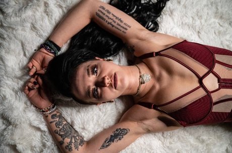 Reidthebrat naked star pic