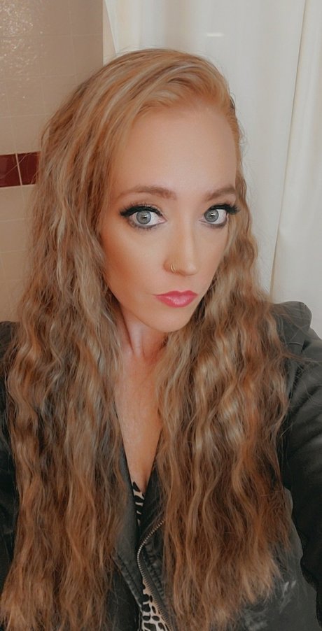 Redd Hawt hot actress image