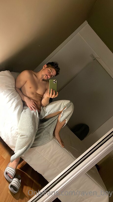 _R VEN_ nudes actress pic