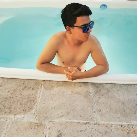 Rau Sans beautiful model image