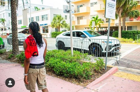 Famous Twin sexy pornstar pics